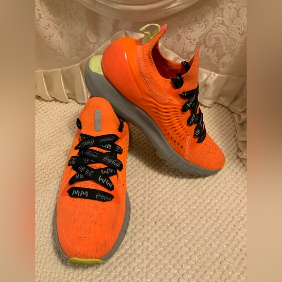 UNDER ARMOUR